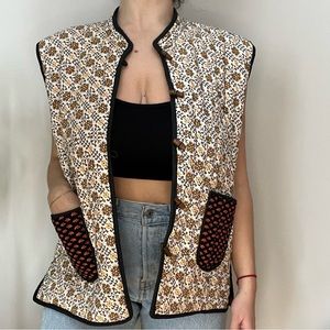 Quilted reversible printed vest with pockets